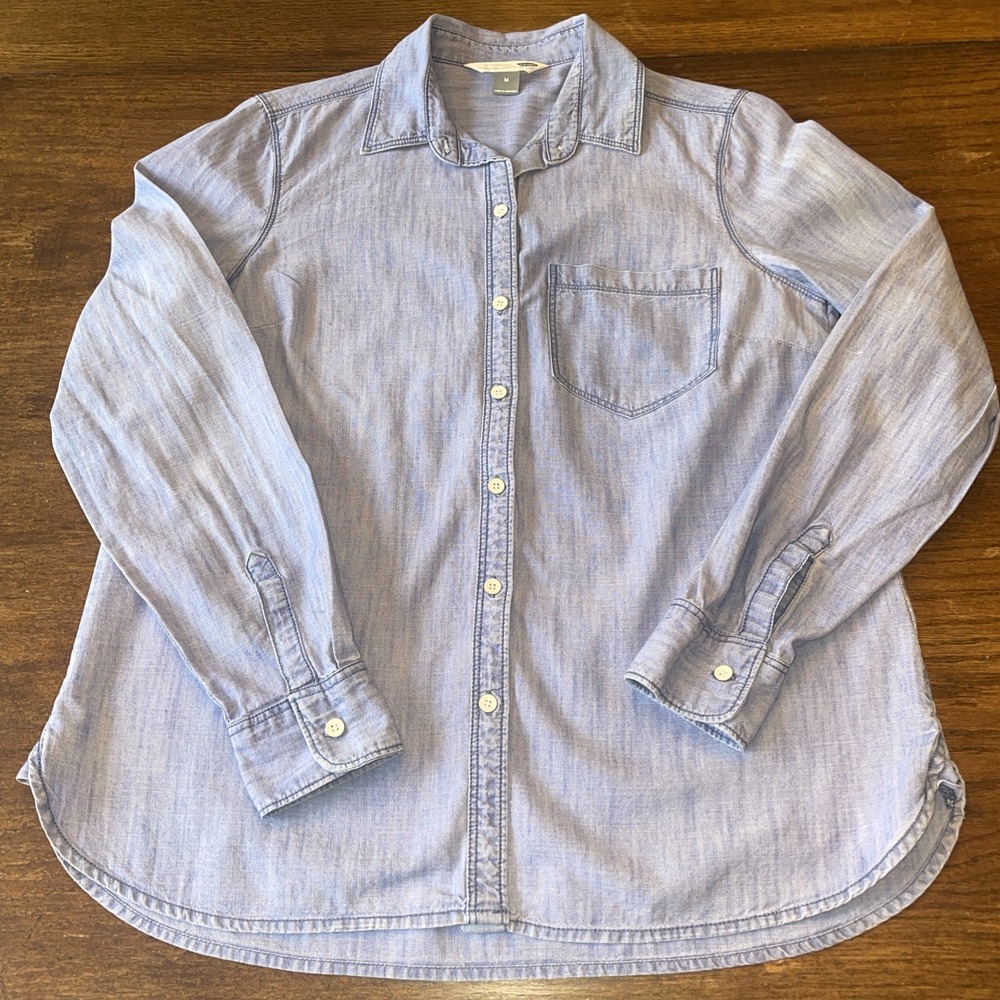 Old Navy Women's Medium Blue Chambray Long Sleeve Shirt Pocket 100% Cotton